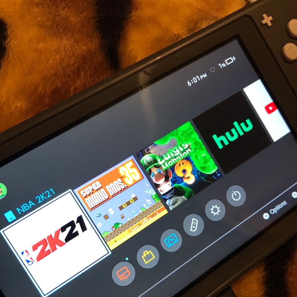 Nintendo Switch - Picture 2 of 2